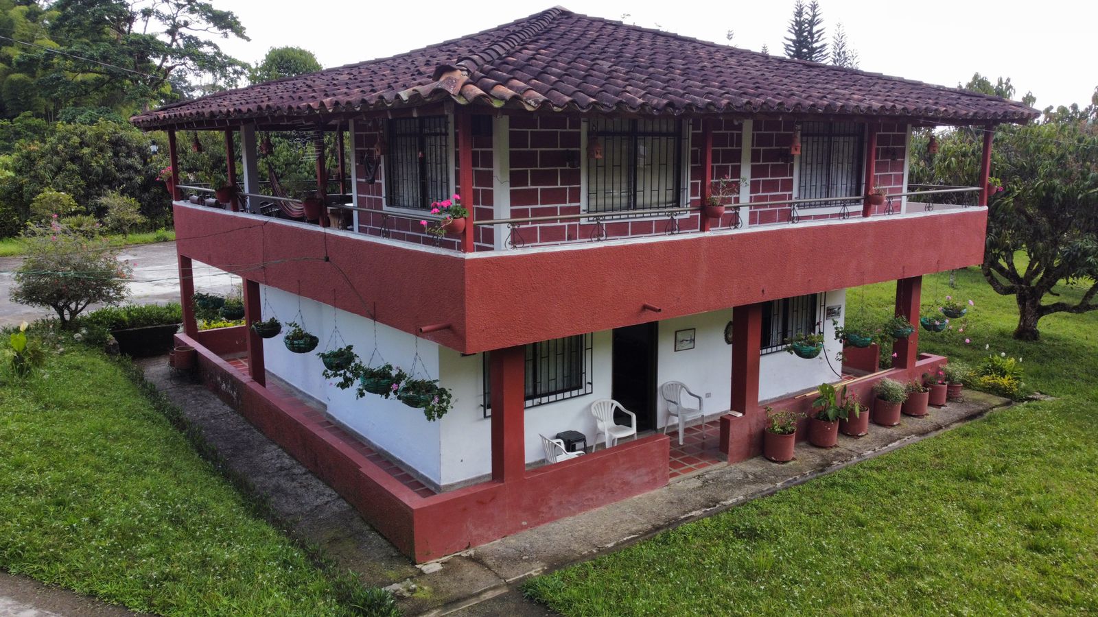 Charming Fredonia Finca on Beautiful Lot Only One Hour From Medellin