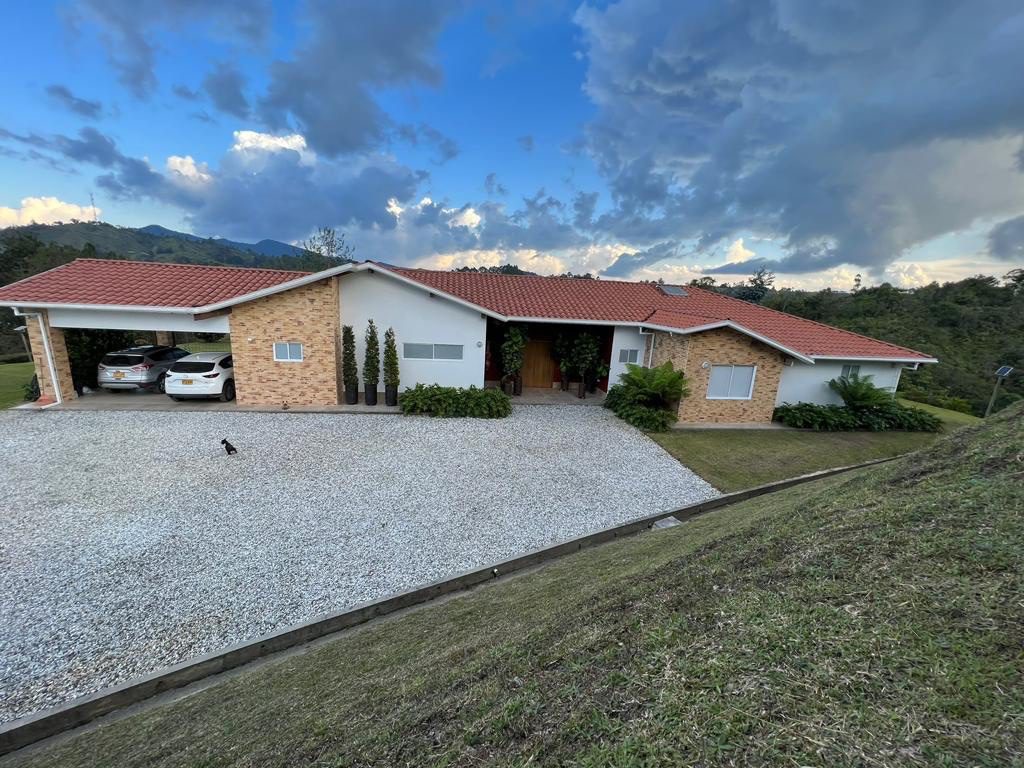 Spacious 6,000 sq ft Western Style, Near Medellin, El Retiro Home With Incredible Country Vistas & Separate Service Quarters