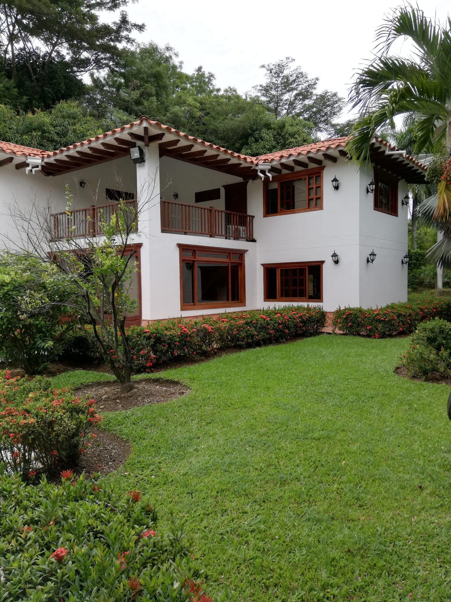 Two-Level 4,000 sq ft Home in Santa Fe de Antioquia with Outdoor Kitchen, Swimming Pool & Manicured Grounds
