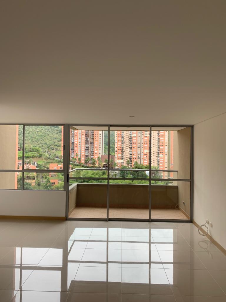 Low Fee Sabaneta Apartment With Complete Amenities and Green Views