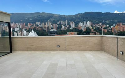 Like-New Two-Level El Poblado Penthouse With Private Rooftop Terrace, Full Amenities & Fantastic Views