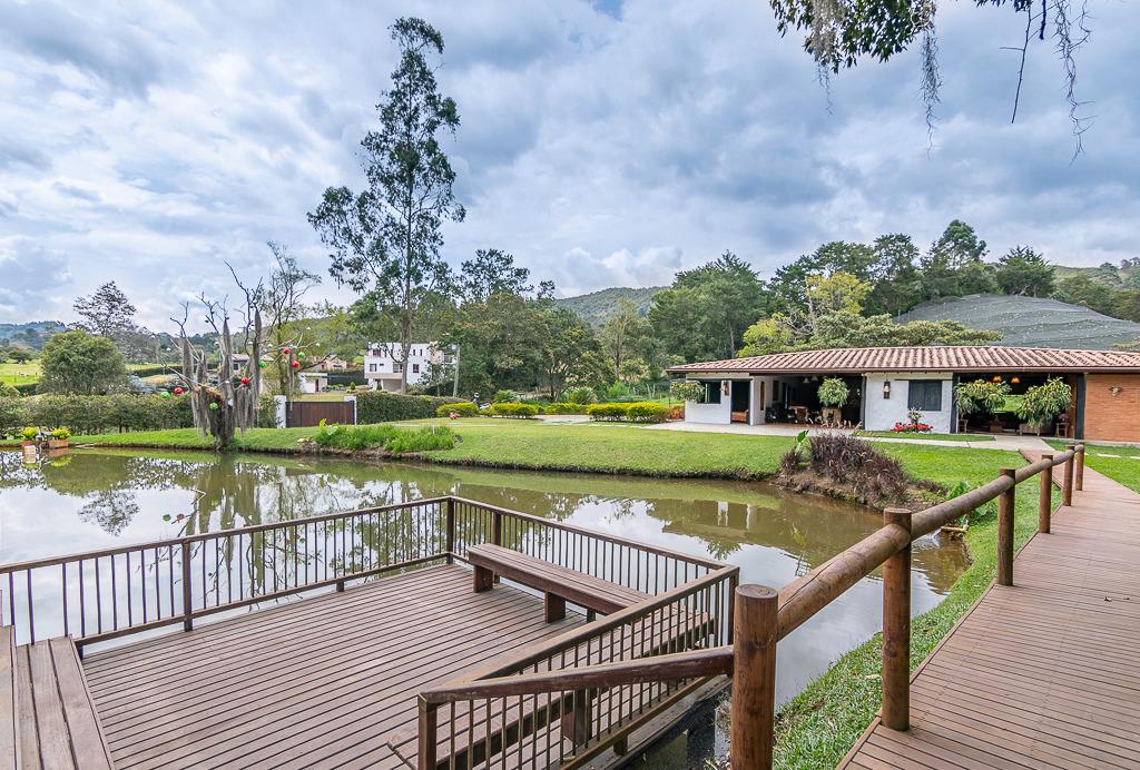Casa De Cinco Habitaciones En Dos Acres En La Ceja; A Una Hora De Medellin Con Lago, Muelle Para Botes, Jacuzzi Y Potencial Sub-Division