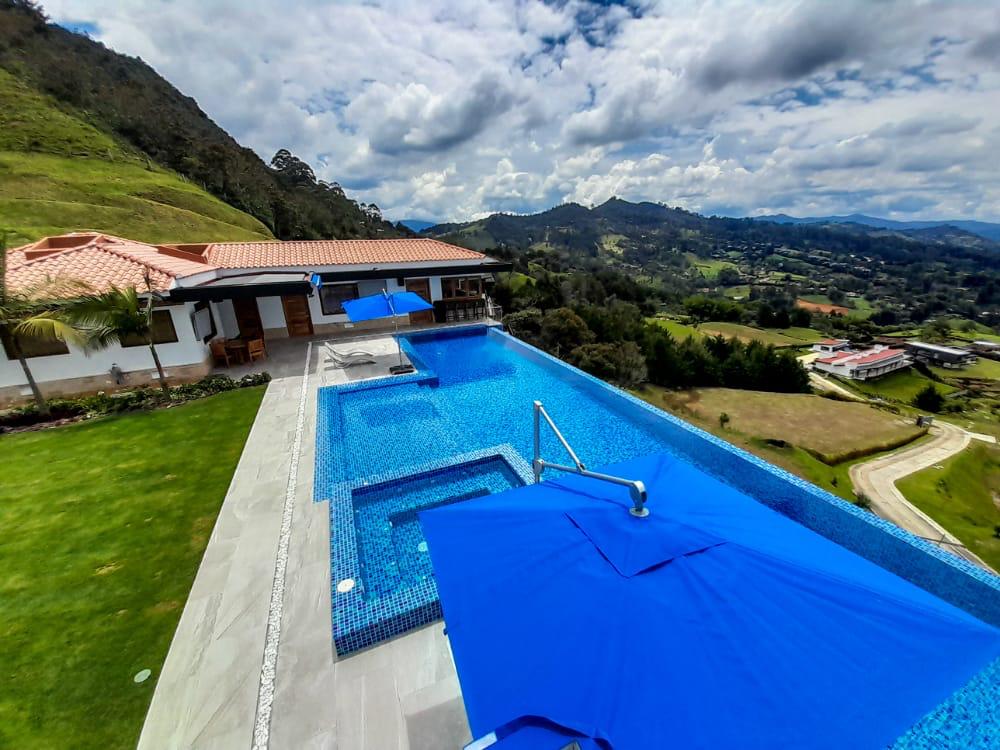 New Modern Llano Grande Country Home With Luxurious Infinity Pool, Outdoor Bar & Jacuzzi and Incredible Views