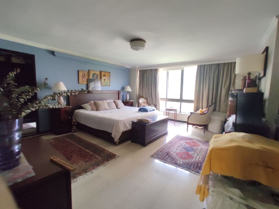 Large Two-Level, 4 BR El Poblado Penthouse With Huge Master BR & Rooftop Terrace