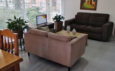 Low Fee, Like-New 3 BR Conquistadores (Laureles-Adjacent) Condo Just Steps From New Parques del Rio