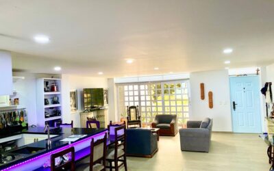 Local Living – Two Level Santa Monica (Laureles Adjacent) Home With Private Patio & Jacuzzi and Low Taxes