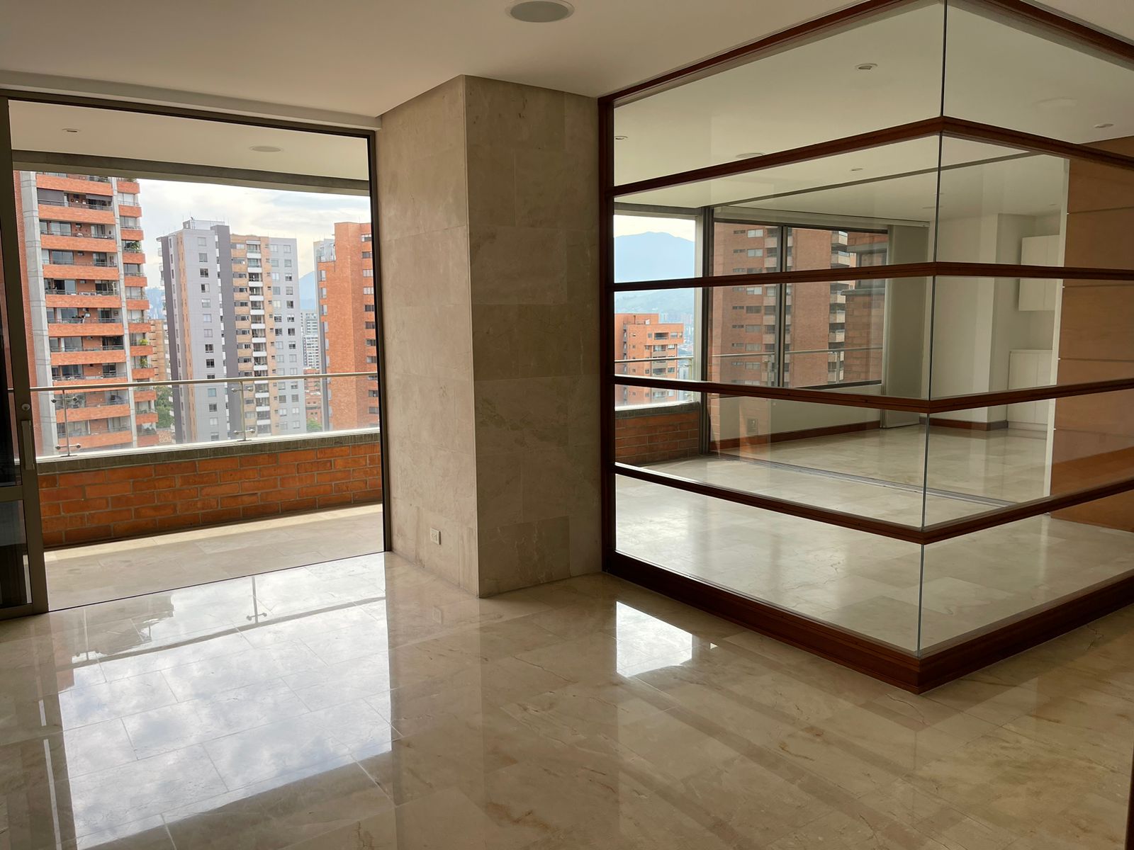 14th Floor, Walkable to Provenza, 4BR One Unit Per Floor El Poblado Apartment