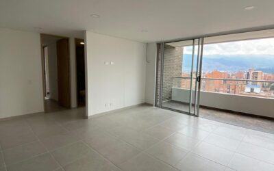 Like New, Affordable, Laureles Adjacent High Floor Condo With Loft Style Ceilings, Nice Balcony and Low Monthly Fees