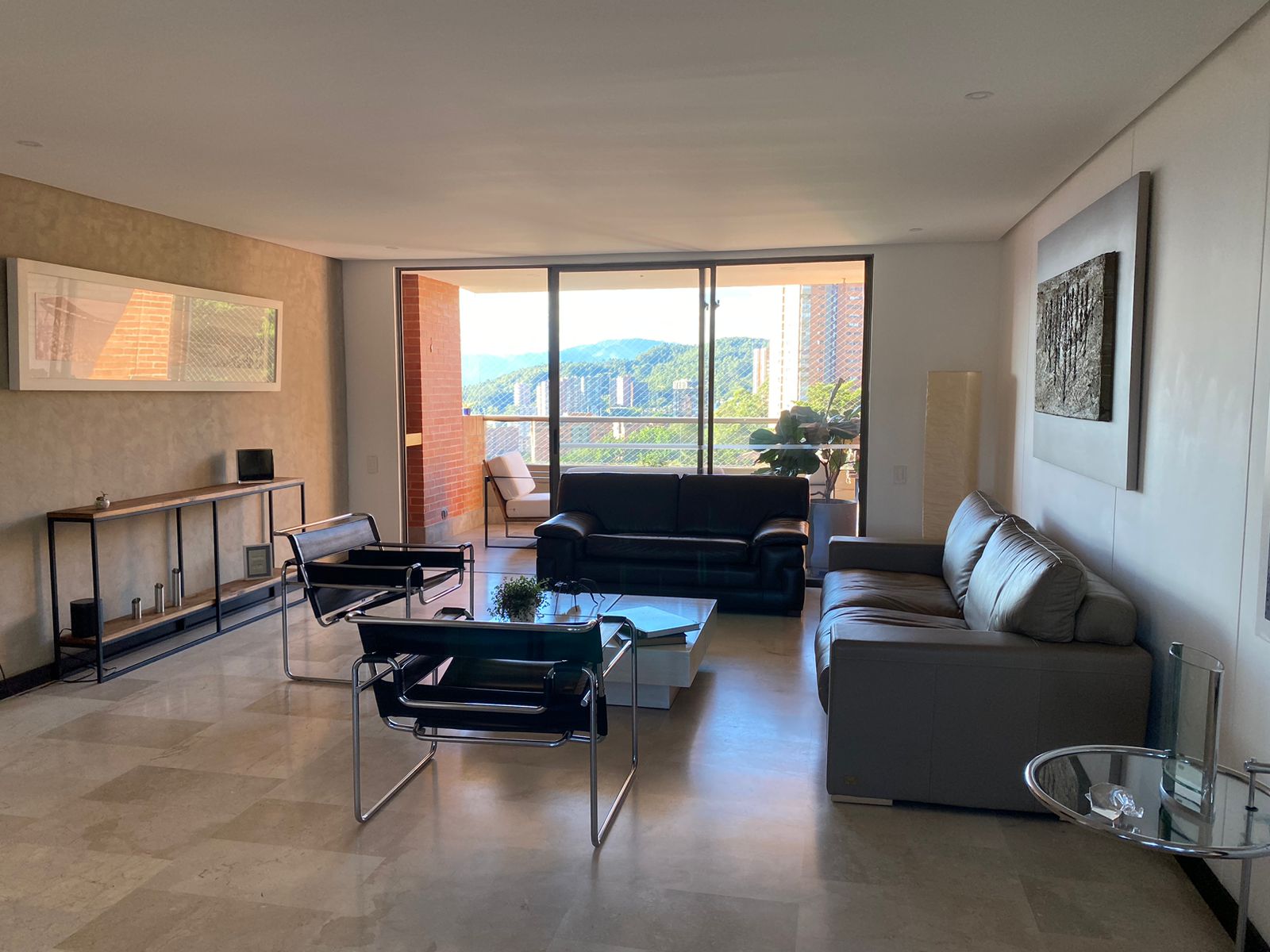 El Poblado 12th Floor Apartment With Panoramic Views, Open Concept Kitchen & Complete Amenity Package