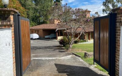 Two-Level 6,458 sq ft 5BR Brick Home in Gated Community With Country Vistas Sitting on 2.5 Acres & 20 Min. From El Poblado