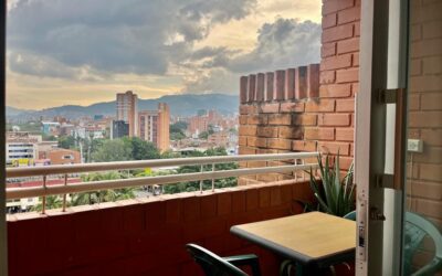 10th Floor Laureles Penthouse With Mountain Views and Low Monthly Fees