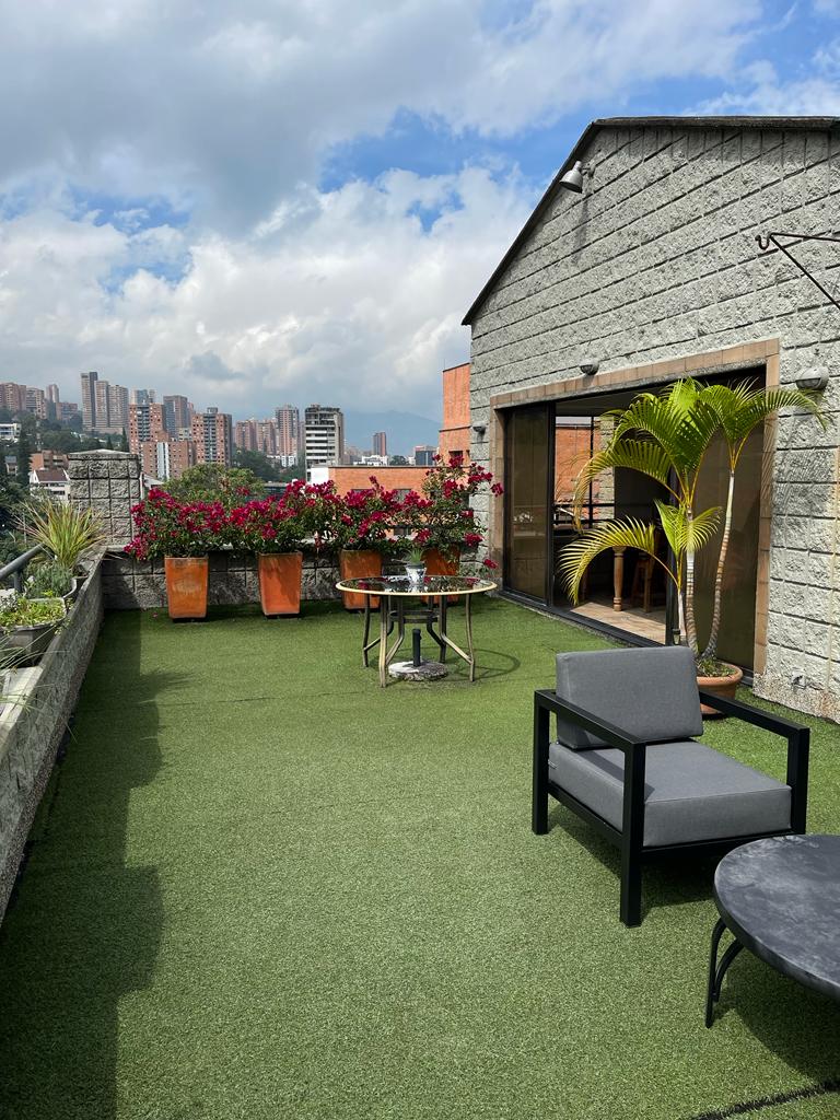 Two-Level El Poblado Penthouse With 721 Square Foot Rooftop Terrace – An Eight Minute Walk to Provenza