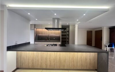 3BR El Poblado Apartment With Remodeled Kitchen and a Low Cost Per Sq Meter – Easy Access To El Poblado Entertainment Zones