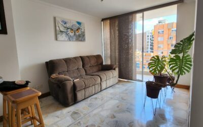 Low Cost, Low Fee Laureles Apartment; Eighth Floor Views and A Nine Minute Walk To Segundo Parque
