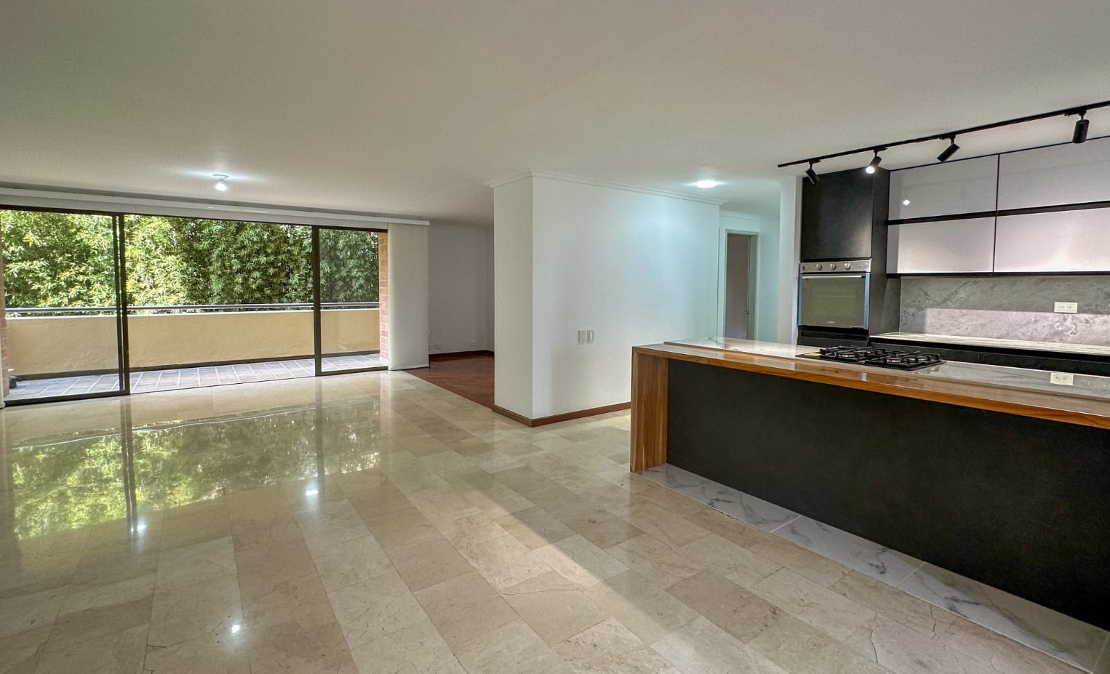 Below Market, Completely Remodeled El Poblado Apartment With Modern Finishing’s, Open Design, and Two Balconies