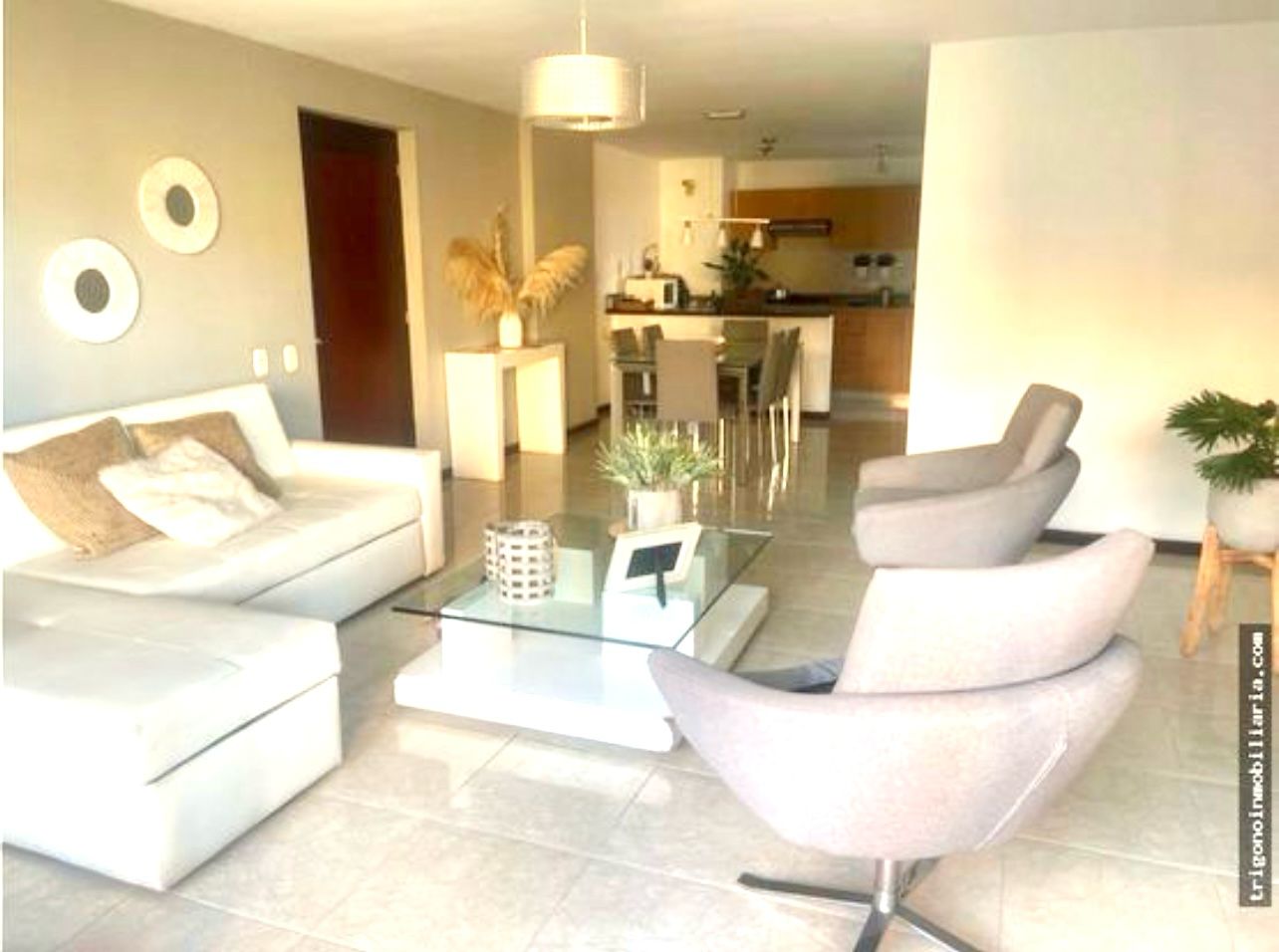 Centrally Located 3BR El Poblado Apartment With A Swimming Pool – Easy Access to Provenza and Amsterdam Plaza