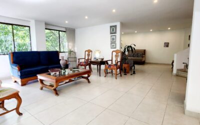 Two-Level 2BR El Poblado Apartment Just A 12 Minute Walk To Provenza And A Cost Per M2 Set To Remodel