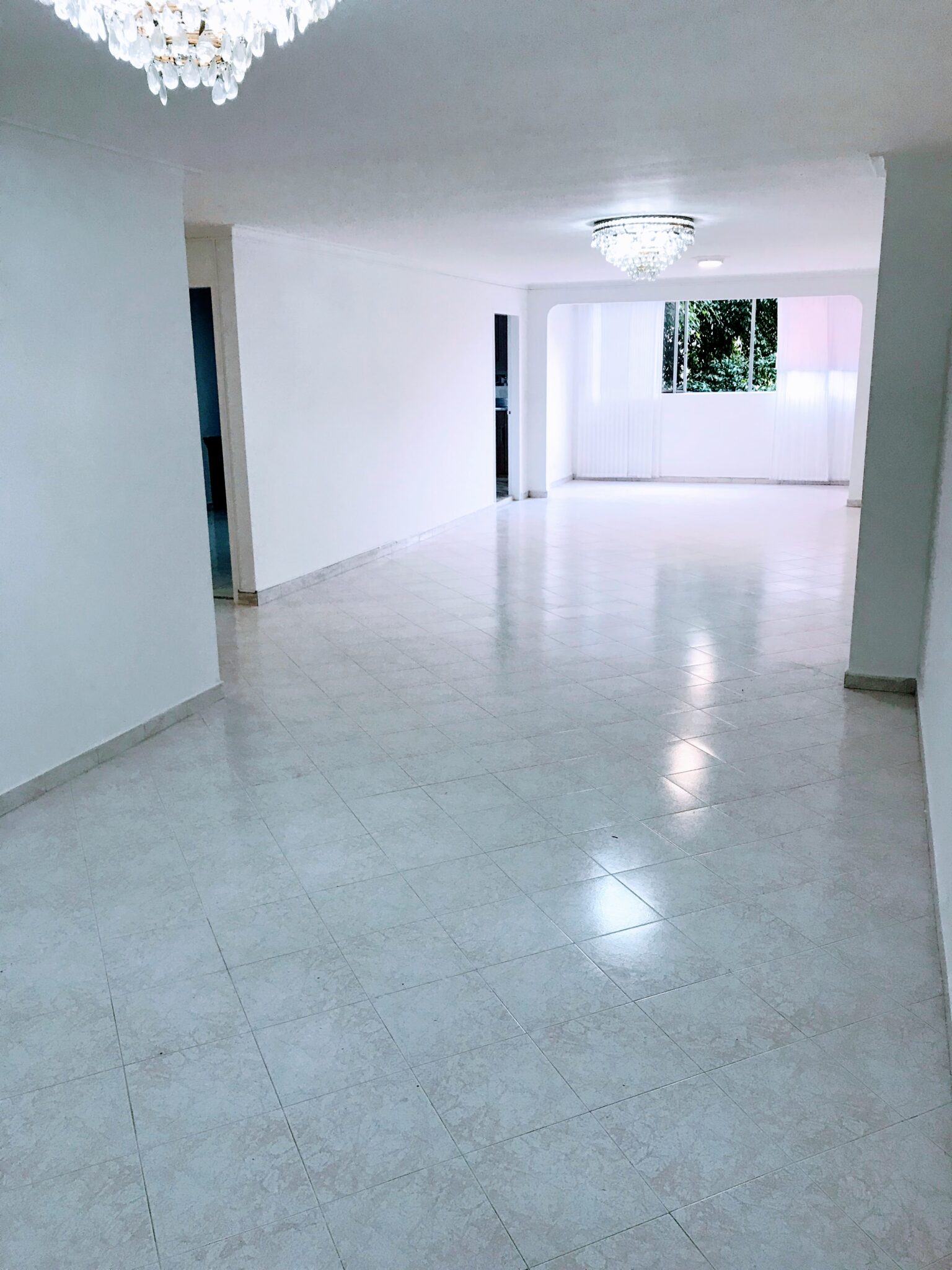 3BR Conquistadores (Laureles-Estadio) Apartment With Low Taxes Located Near Popular Parques del Rio Medellin