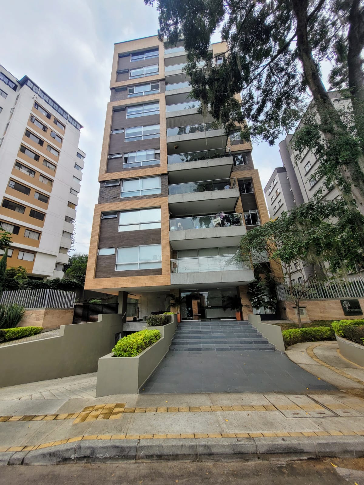 3BR, Five Year Old El Poblado Apartment With Two Units Per Floor and 18 In Total