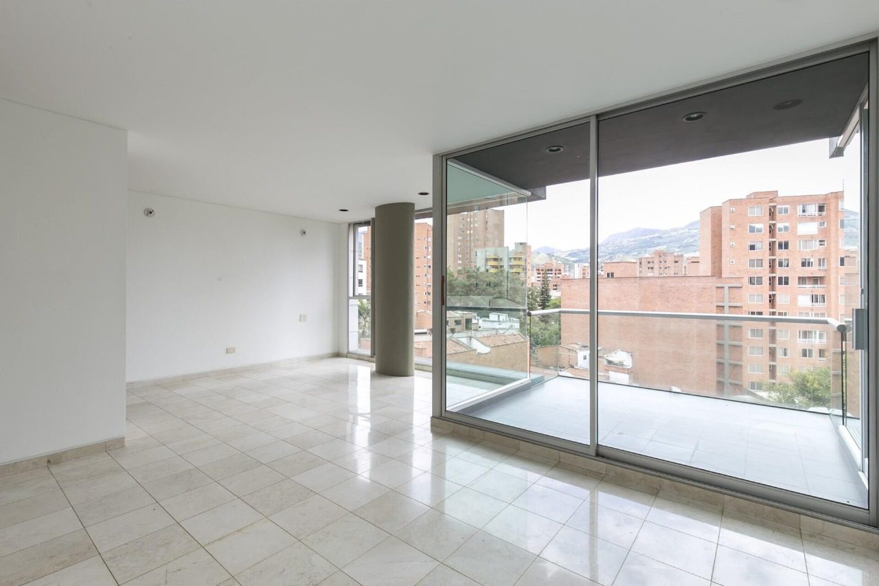 3BR Laureles Apartment With Remodeled Kitchen and Floor-To-Ceiling Windows; Just Steps From Segundo Parque Entertainment