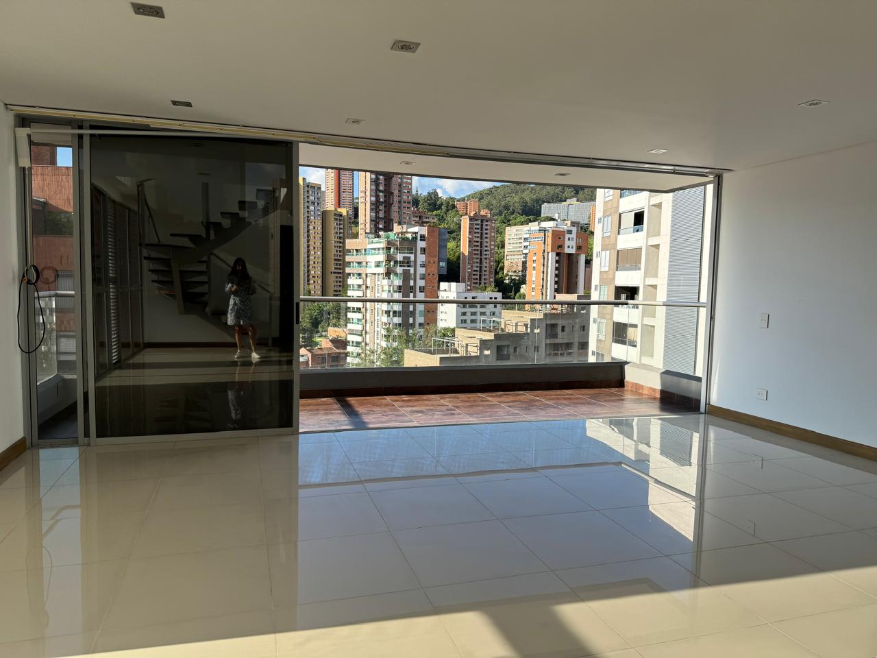 Near Penthouse, Remodeled 3BR Lalinde (El Poblado) Apartment Walkable To Entertainment Zones