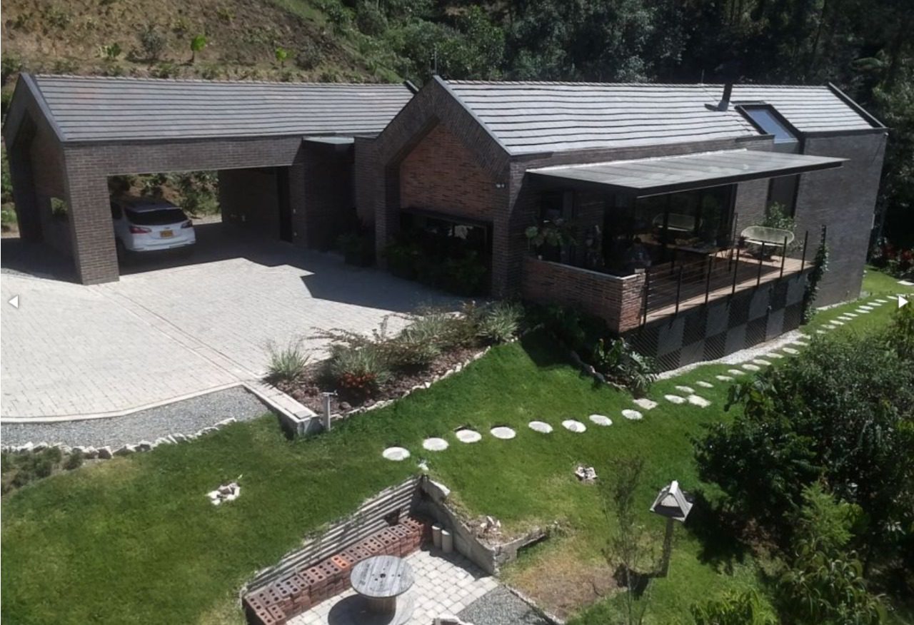 Newly Constructed 3BR El Retiro Gated Community Home With High Ceilings and Green Forestry – 45 Minutes From El Poblado