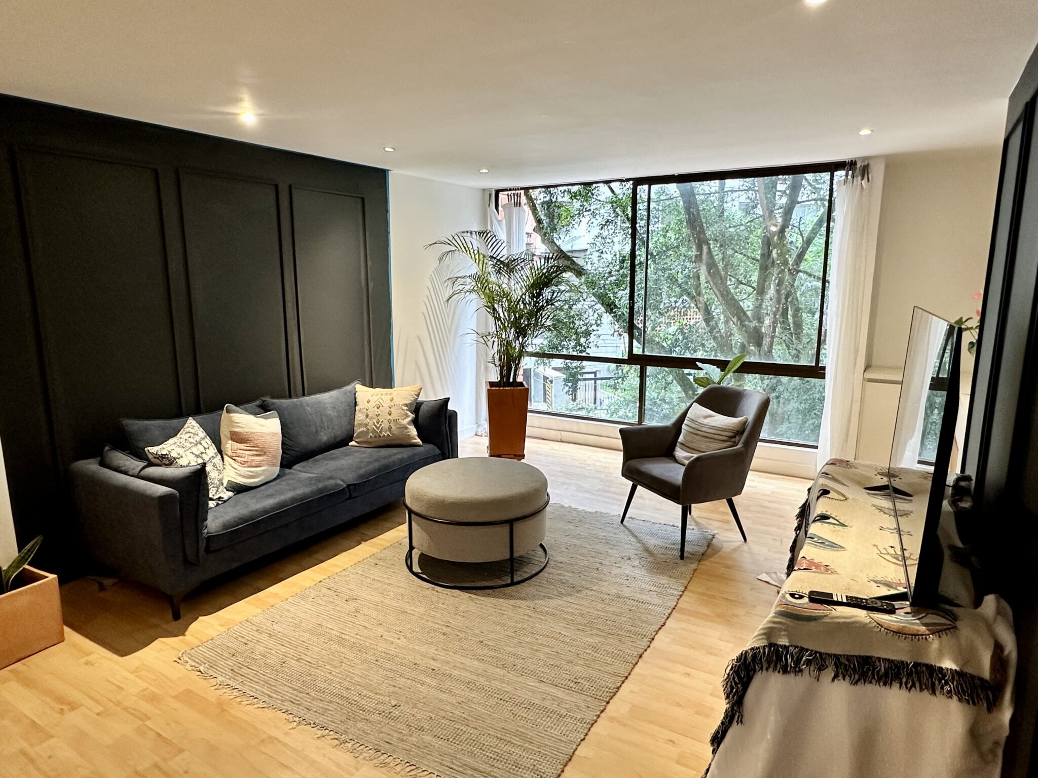 The Perfect Provenza (El Poblado) Rental Property – Remodeled, Open Kitchen, Two Balconies, and Soothing Green Views – Just Five Minutes Walking To Entertainment