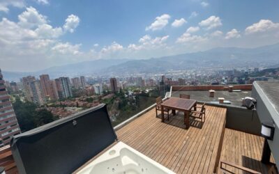 Three-Level El Poblado Penthouse With Stunning Views, Rooftop Terrace, Jacuzzi, and A/C