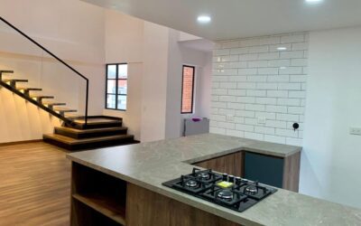 Freshly Remodeled, Low Cost Per M2, Two-Level Laureles Penthouse Steps From the Segundo Parque Entertainment Zone