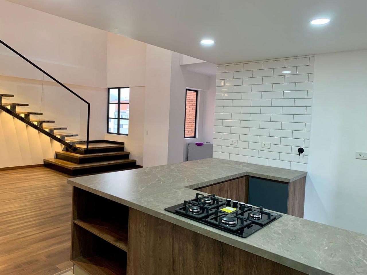 Freshly Remodeled, Low Cost Per M2, Two-Level Laureles Penthouse Steps From the Segundo Parque Entertainment Zone