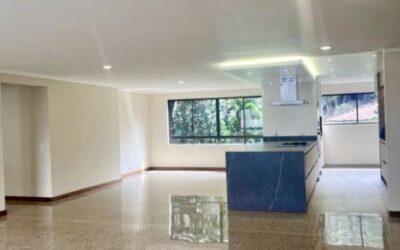 Low Cost Per M2, Updated 3BR El Poblado Apartment With Easy Access to Entertainment Zones