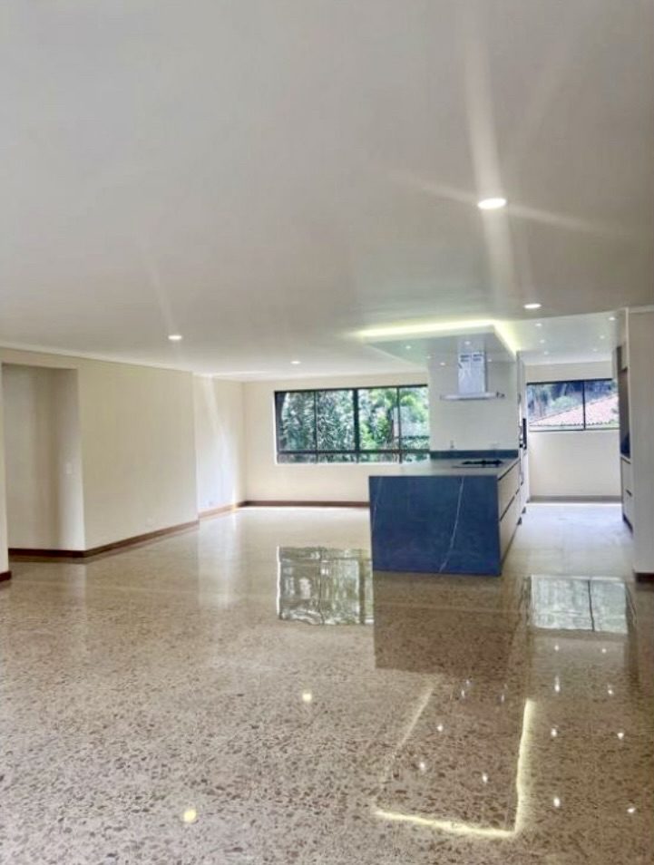 Low Cost Per M2, Updated 3BR El Poblado Apartment With Easy Access to Entertainment Zones