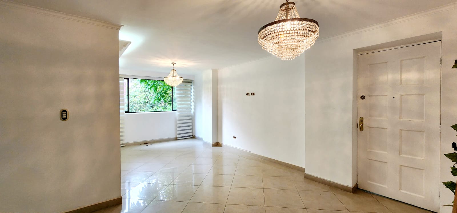 Low Fee, Remodel Option Just A Ten Minute Walk To Provenza (El Poblado) Perfect For An Investor