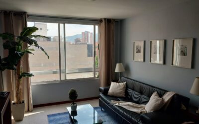 Our Lowest Cost Laureles Penthouse! Rental History, A/C, and Sound-Proof Windows Walkable to Entertainment