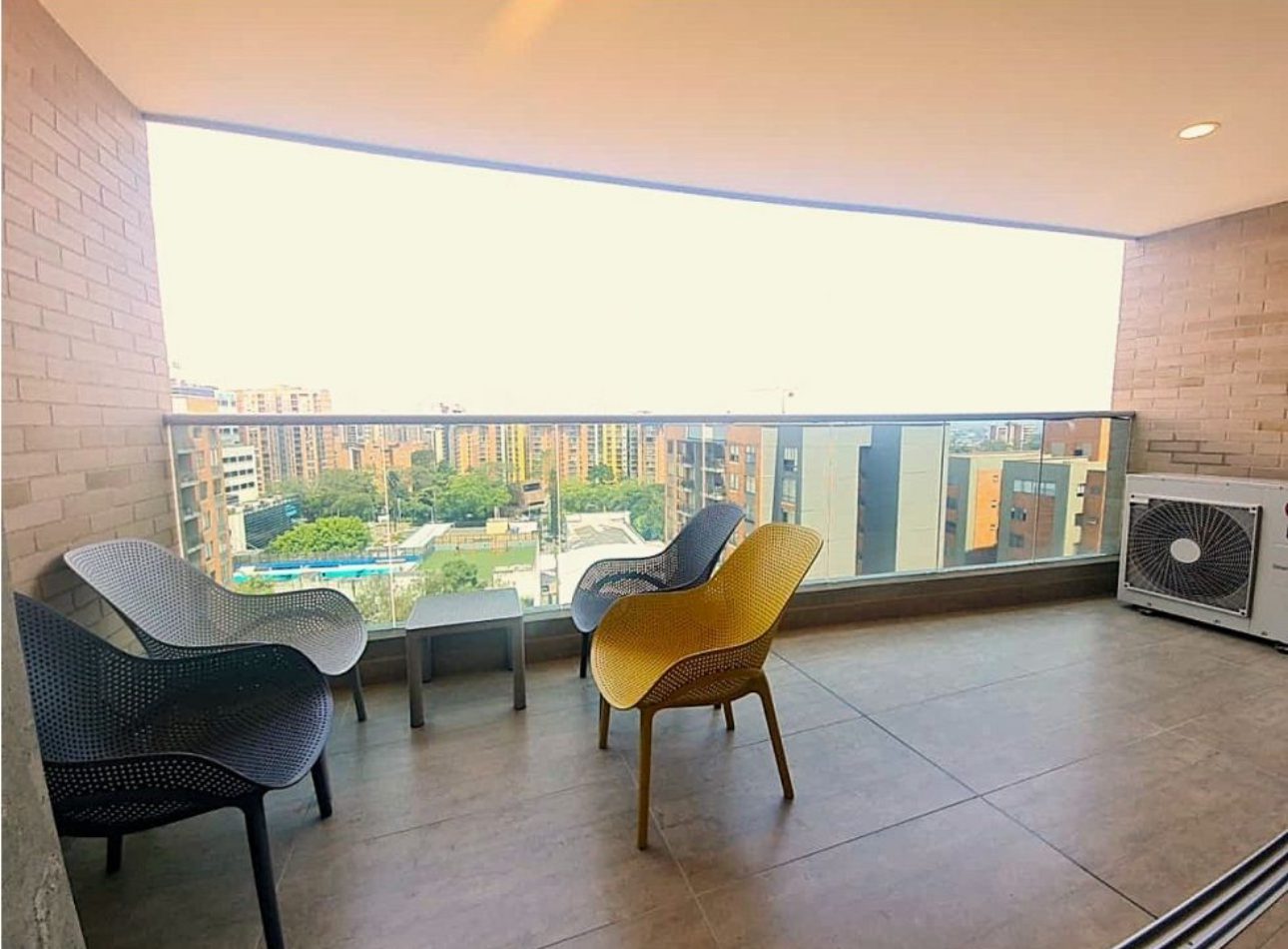 Fairly New 2BR Envigado Apartment With A/C and City Views – Located In Popular, Walkable Area