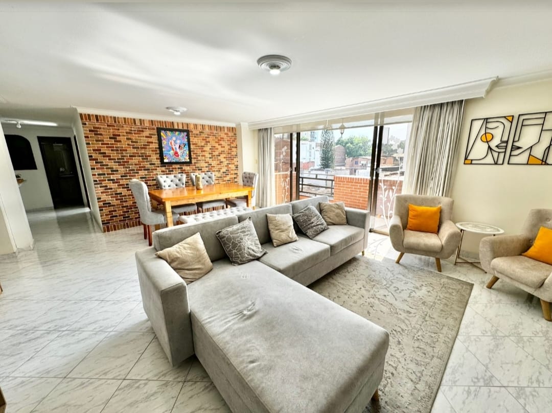 Low Fee La Floresta (Laureles-Estadio) Penthouse With Open Kitchen and Steps From The Metro