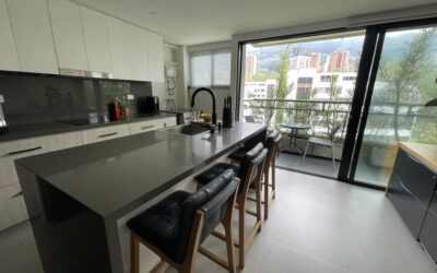 High-Floor El Poblado Bachelor Pad With Stunning Views and Low Carrying Costs Near El Tesoro Mall