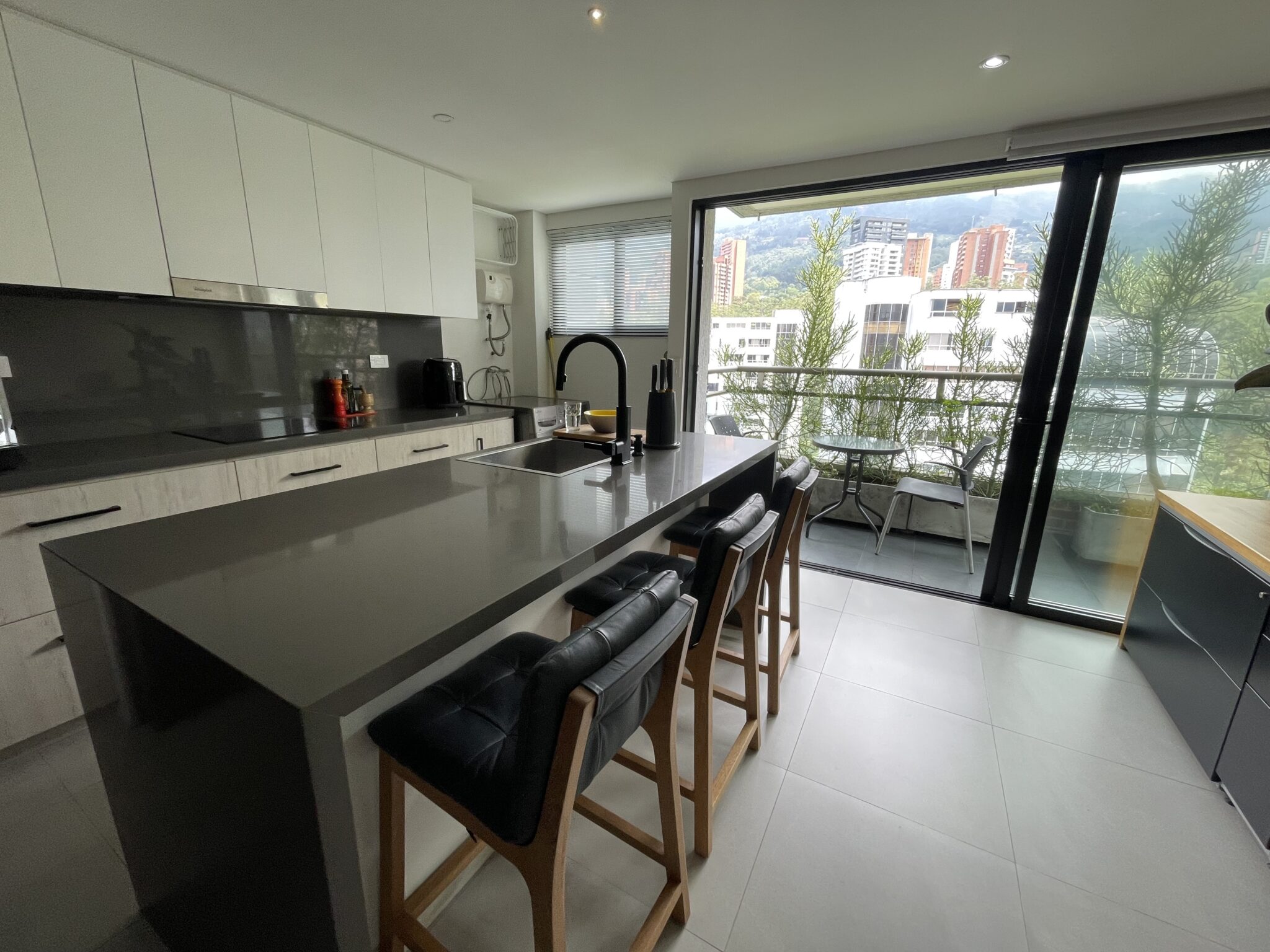 High-Floor El Poblado Bachelor Pad With Stunning Views and Low Carrying Costs Near El Tesoro Mall