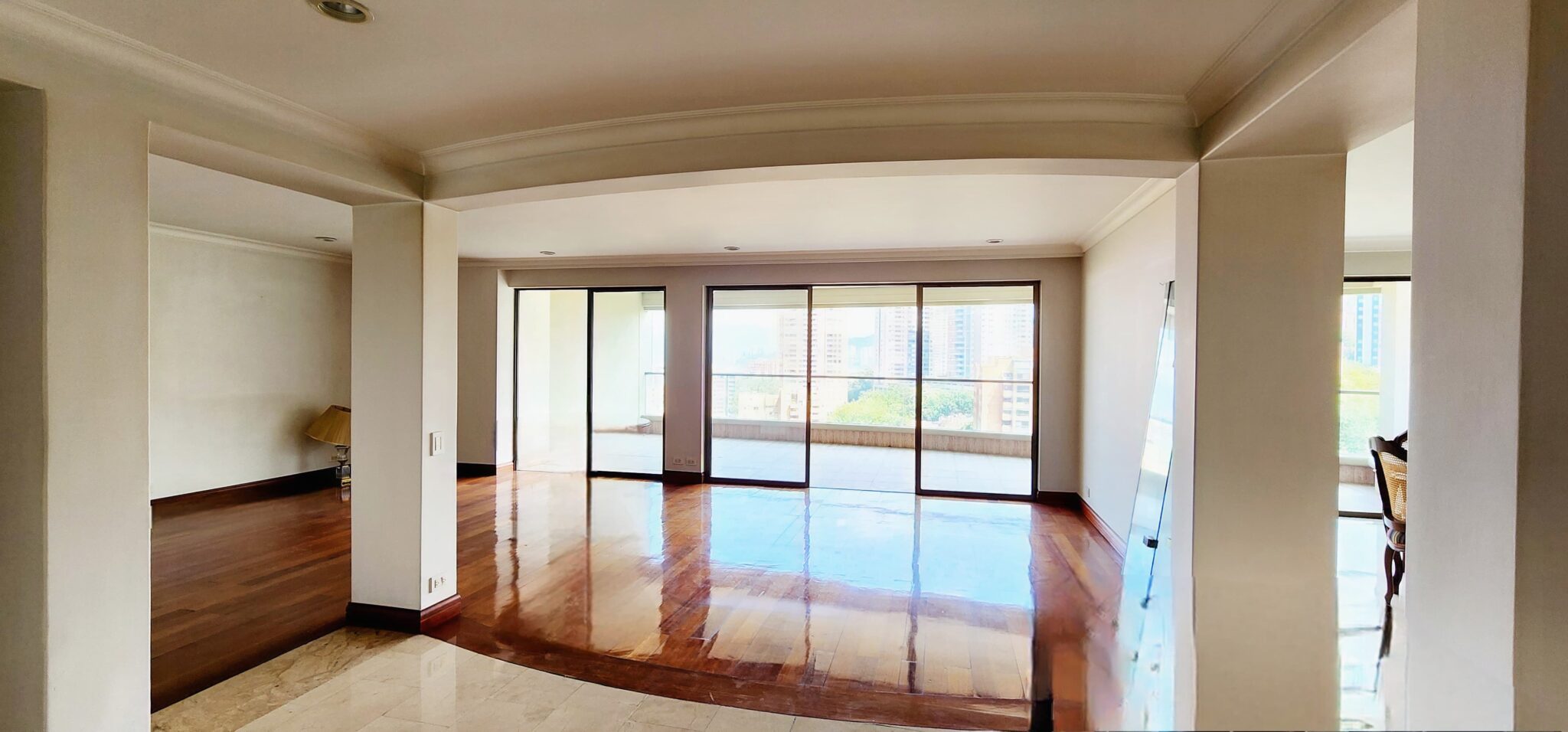 Large 4BR Los Balsos (El Poblado) Apartment With Massive Balcony and Beautiful Hardwood Flooring