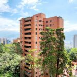 Spacious, Low Cost Per M2 El Poblado Apartment Located Steps From Amsterdam Plaza and Apt For A Remodel