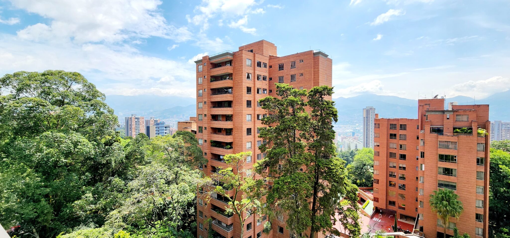 Spacious, Low Cost Per M2 El Poblado Apartment Located Steps From Amsterdam Plaza and Apt For A Remodel