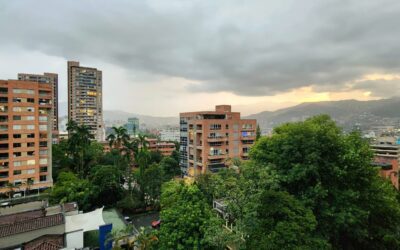 Low Fee 3BR El Poblado Apartment With Central Located – Ideal For A Remodel