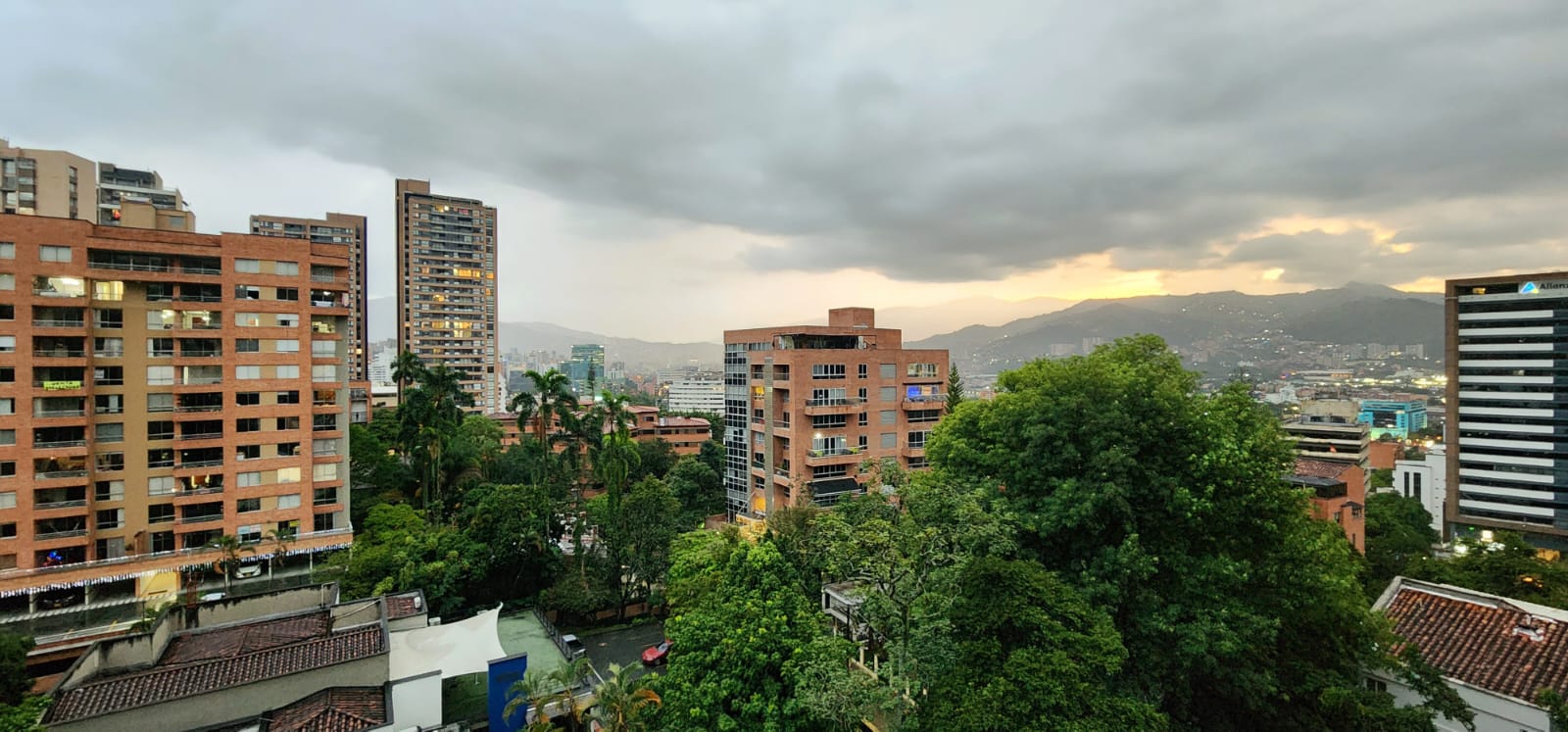 Low Fee 3BR El Poblado Apartment With Central Located – Ideal For A Remodel