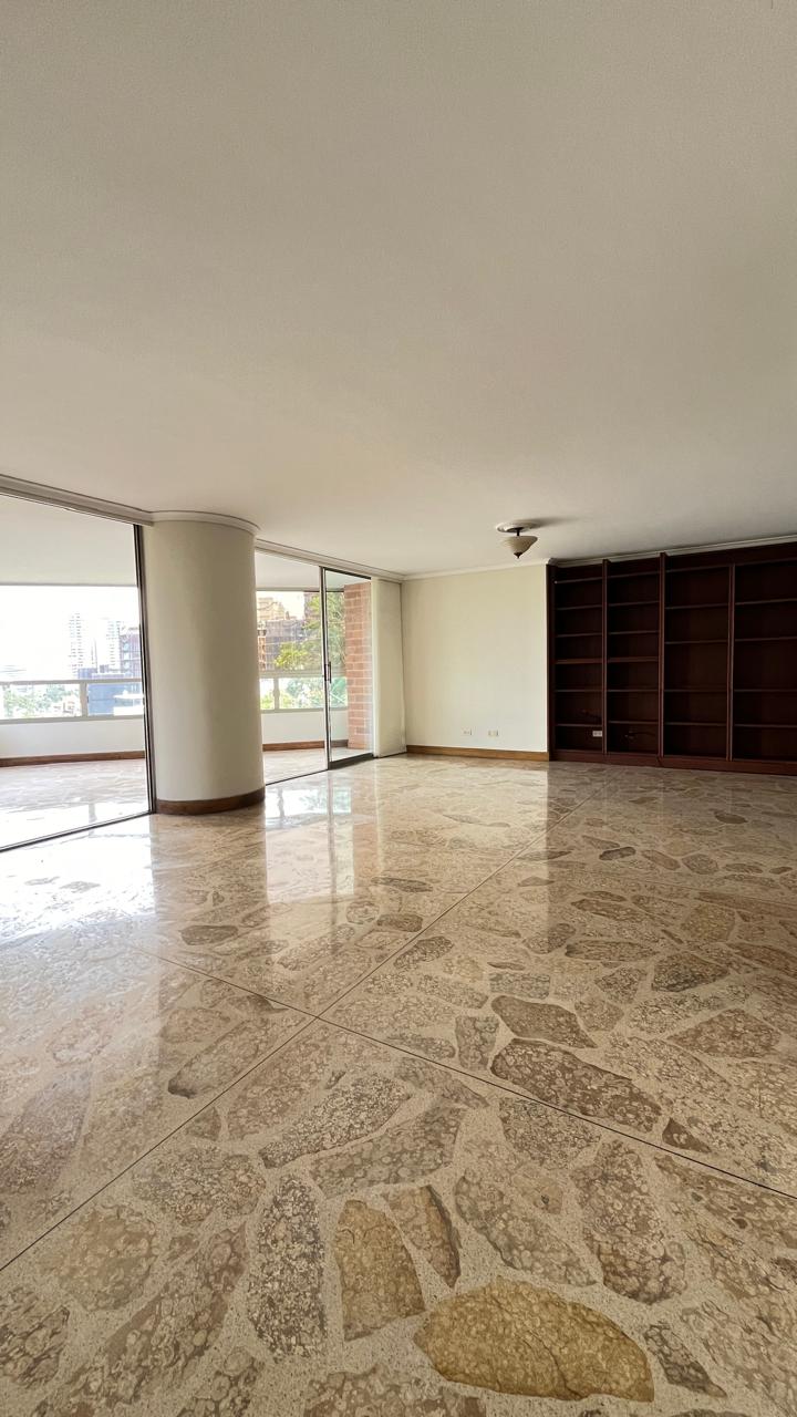 Walkable To Provenza and Apt To Remodel – Sizeable 4BR El Poblado Apartment With Additional Office Space