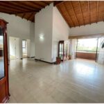 Low Cost La Frontera Area (Envigado) Penthouse – High Ceilings and Perfect To Remodel