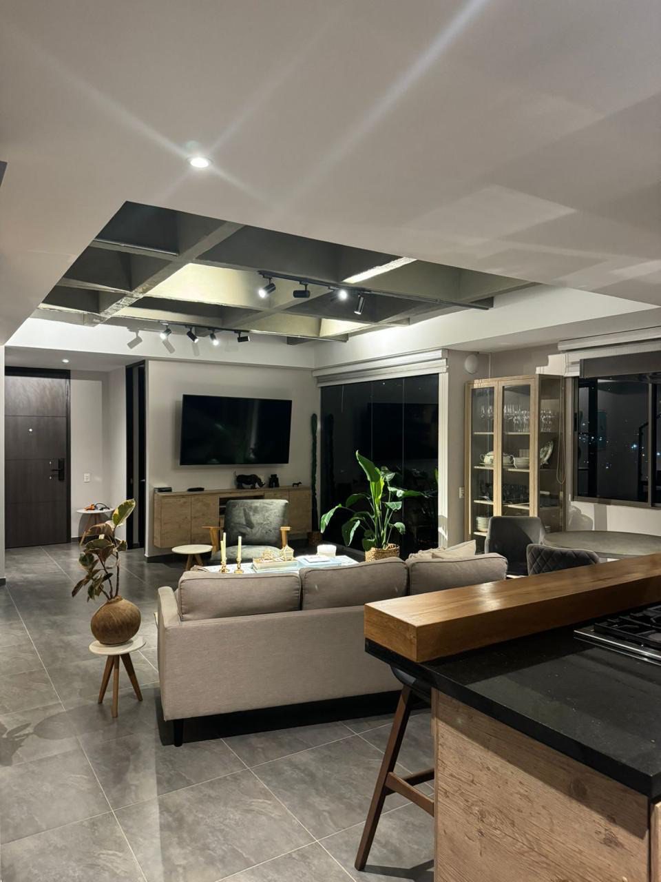 High-Floor, 2BR El Poblado Apartment – Industrial Style, Stunning City Views, and Complete Amenities