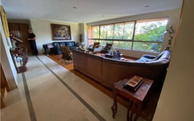Perfect To Remodel – 3BR El Poblado Apartment Steps From Santa Fe Mall and The Golden Mile