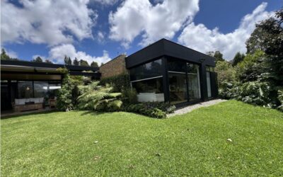 Modern Luxury; 4BR Alto de Las Palmas (Envigado) Home With Backyard, Patio, and Jacuzzi