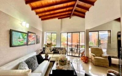 Two-Level Penthouse Steps From Popular Segundo Parque de Laureles Entertainment