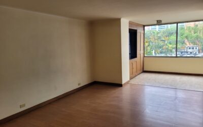 Low Cost Pet M2 3BR El Poblado Apartment – Perfect To Remodel In The Heart Of The Golden Mile